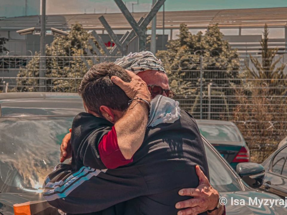 kthimi-ne-shqiperi-i-baki-goxhajt,-fjalet-e-para-te-vlonjatit-“ne-perballje”-me-izraelin