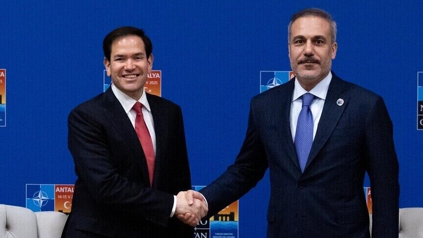 ministri-i-jashtem-turk-takohet-me-sekretarin-e-shtetit-te-shba-se-ne-suedi