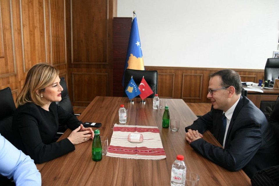 kusari-lila-dhe-angili-diskutojne-investimet-dhe-bashkepunimin-ekonomik-kosove–turqi