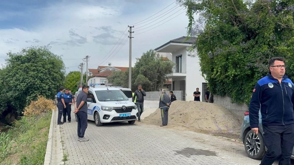 video/-e-rende-ne-turqi,-plagoset-me-arme-ne-atentat-kryetari-i-bashkise!-autori-ishte-i-maskuar,-i-beri-prite-prane-baneses