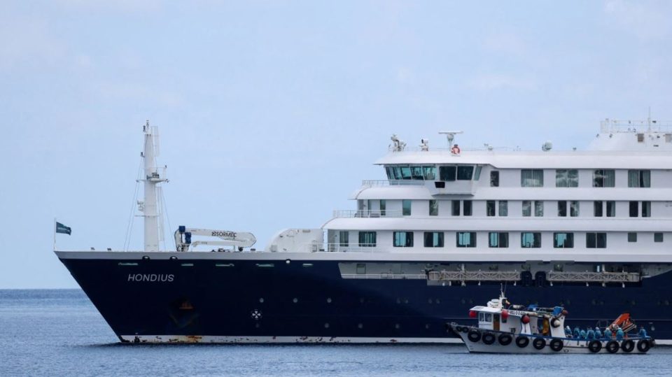 u-prek-nga-hantavirusi,-kapiteni-anijes-turistike-“mv-hondius”-braktis-bordin!-kreu-i-obsh:-nuk-tregon-me-simptoma!