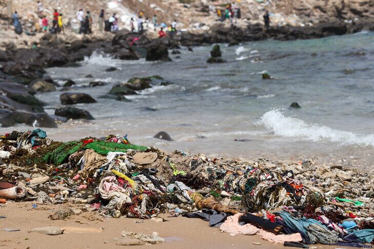 senegal,-te-rinjte-dhe-femijet-pastrojne-plazhet-per-te-rritur-ndergjegjesimin