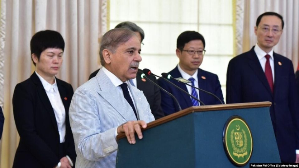 presidenti-kinez-takohet-me-kryeministrin-e-pakistanit,-islamabadi-ndjek-diplomacine-mbi-konfliktin-me-iranin
