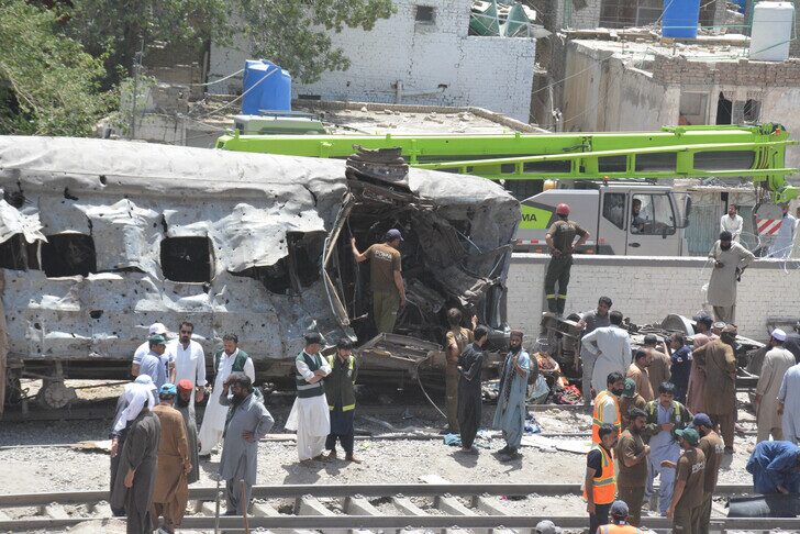 kina-denon-sulmin-vdekjeprures-ndaj-trenit-ne-pakistan,-zotohet-per-vazhdimin-e-bashkepunimit-kunder-terrorizmit