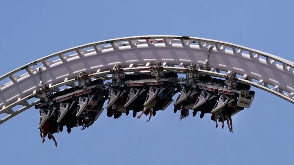 video/-momente-paniku-ne-teksas,-8-persona-mbeten-te-bllokuar-ne-nje-roller-coaster-ne-lartesi-te-madhe