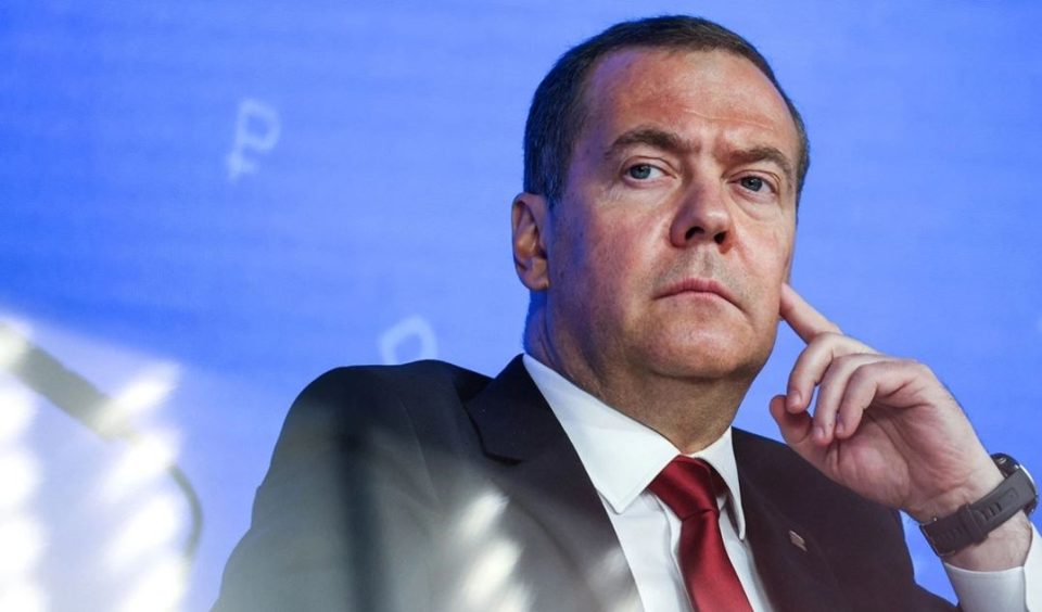 “le-te-jene-te-pergatitur,-kjo-do-vazhdoje”-medvedev-pas-ngjarjes-ne-rumani:-evropianet-nuk-do-te-flene-te-qete-per-sa-kohe-qe-mbeshtesin-ukrainen!