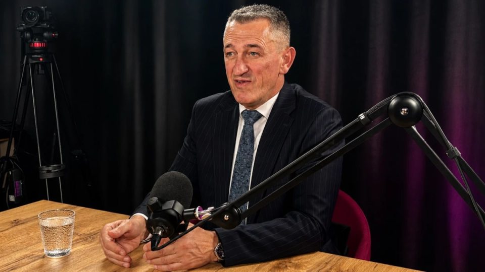 rashiq:-i-njoftova-ambasadat-per-presionin-e-beogradit-ndaj-serbeve-qe-nuk-e-perkrahin-listen-serbe,-por-nuk-mora-pergjigje