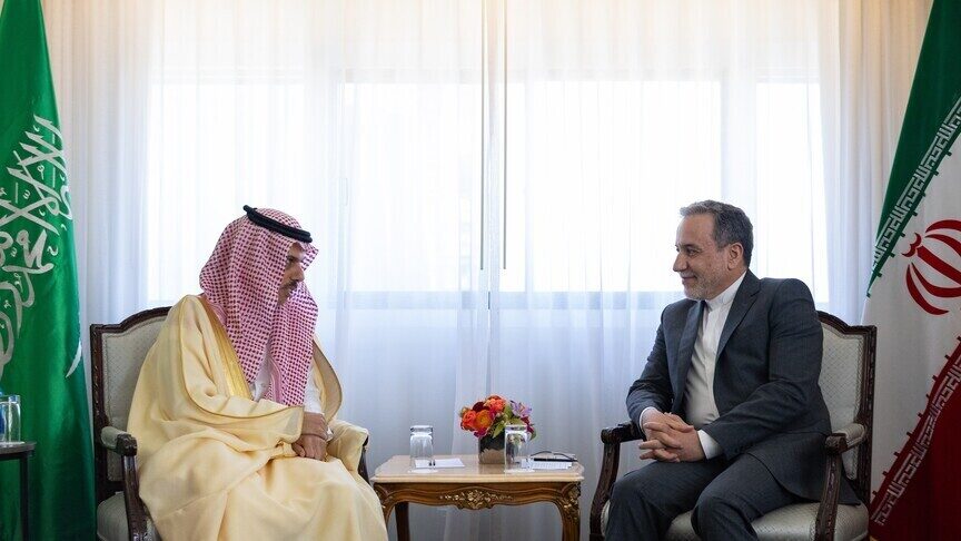 ministri-i-jashtem-i-iranit-dhe-ai-i-arabise-saudite-diskutojne-perpjekjet-per-te-ulur-tensionet-rajonale
