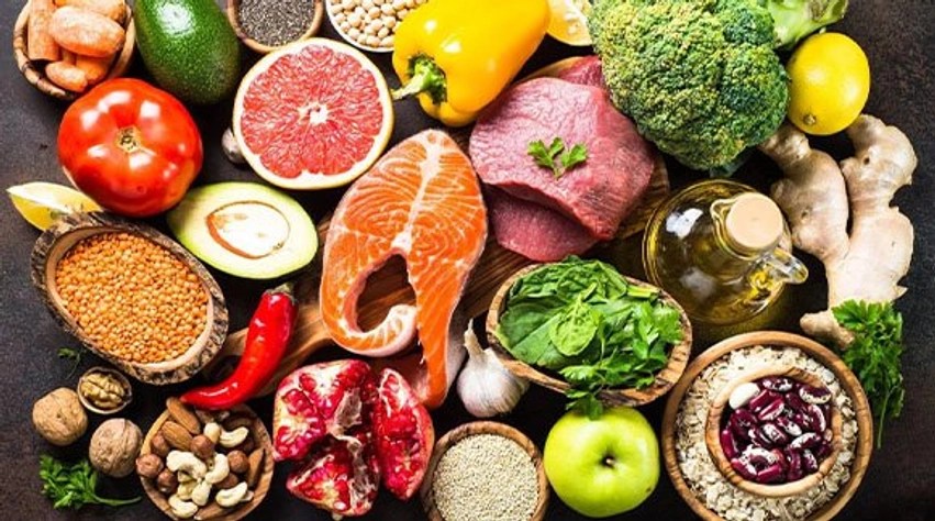 cfare-te-konsumoni-gjate-diteve-te-nxehta?-nutricionistja:-kujdes-me-yndyrat,-frutat-e-thata-dhe…