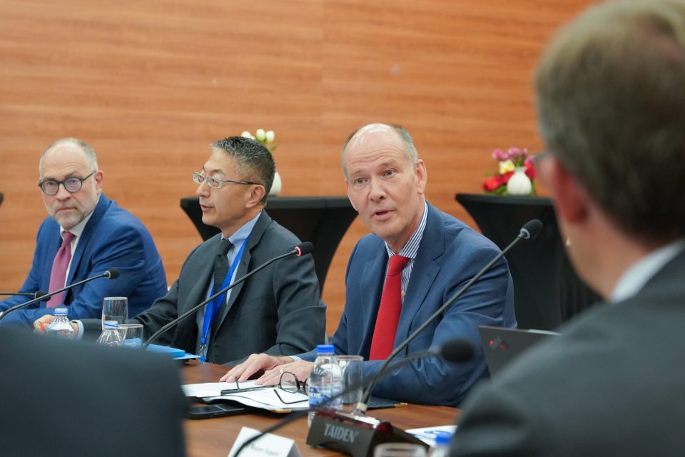 shefi-i-unmik-ut-takohet-me-diplomatet-ne-kosove,-theksohet-paqja-dhe-stabiliteti-ne-vend