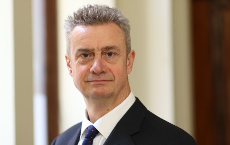 zgjedhjet/-ambasadori-britanik:-kosova-ka-nevoje-per-institucione-te-reja-sa-me-shpejt