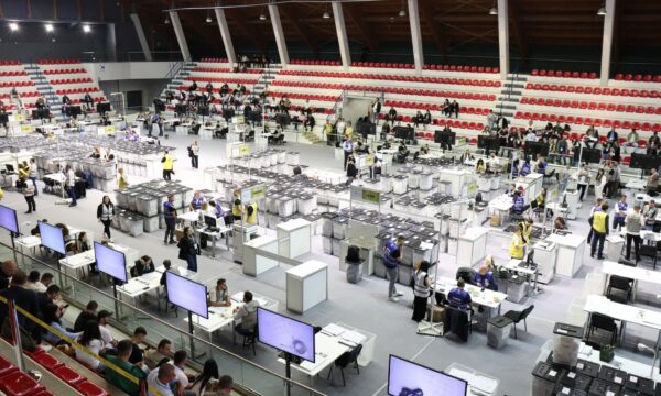 zgjedhjet-e-parakohshme/-numerohen-99.40%-e-votave-ne-kosove,-syte-mbeten-nga-15-kutite-e-fundit
