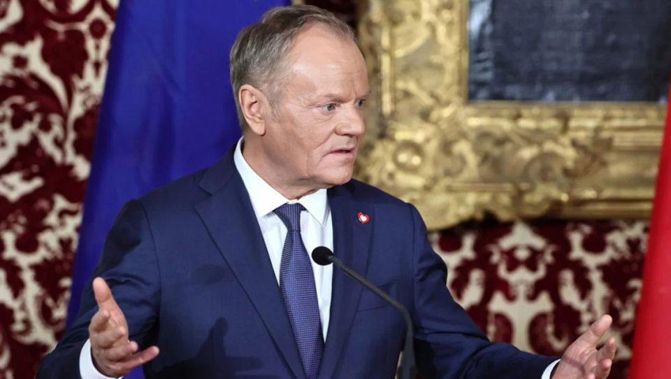 tusk:-polonia-duhet-te-marre-pjese-ne-bisedimet-qe-synojne-t’i-japin-fund-luftes-ne-ukraine