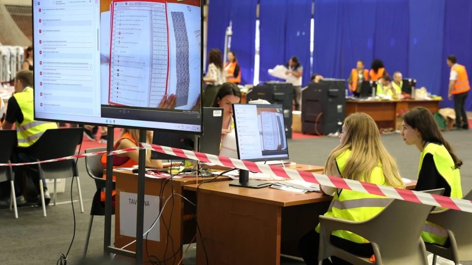 zgjedhjet-ne-kosove/-numerohen-mbi-92%-e-votave,-kryeson-lvv.-si-ndahen-uleset-ne-kuvend