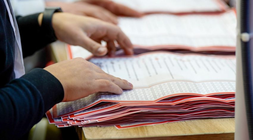 vazhdon-numerimi-i-votave-me-poste,-kqz-perditeson-te-dhenat-e-fundit
