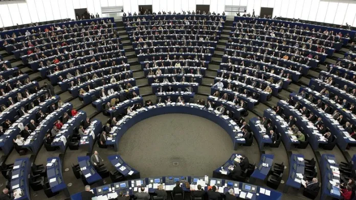 “perparim-i-pamjaftueshem”-–-parlamenti-evropian-i-shqetesuar-per-nivelin-e-korrupsionit-ne-kosove