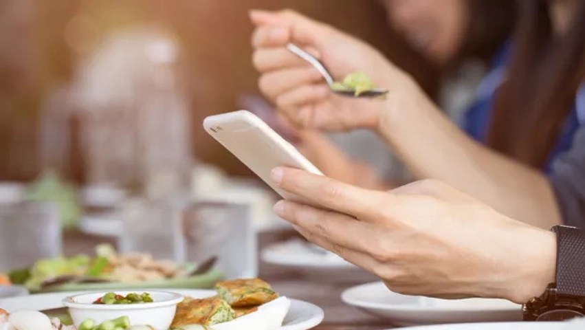 alarmi-i-nutricionisteve:-mediat-sociale,-nje-faktor-ne-crregullimin-e-te-ngenit-tek-adoleshentet