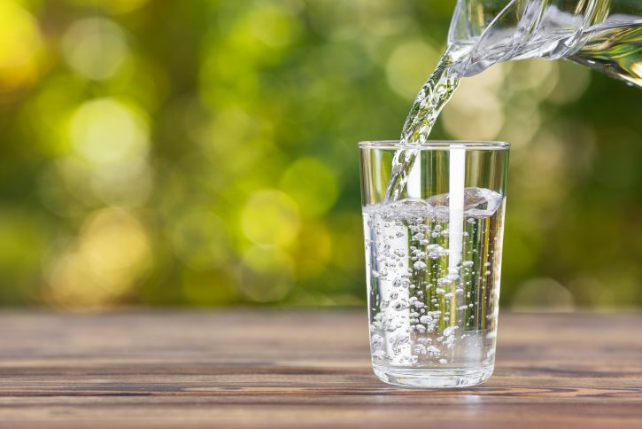 cfare-mund-te-beje-pirja-e-nje-gote-uji-ne-mengjes-per-energjine-dhe-tretjen-tuaj