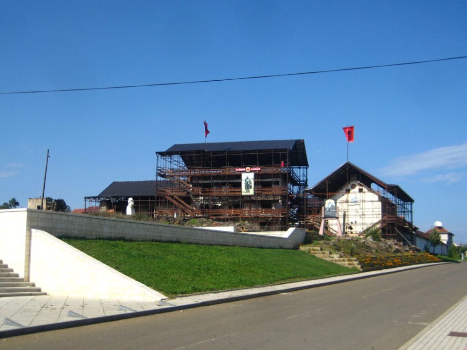 prokuroria-speciale-paralajmeron-ngritjen-e-aktakuzes-per-sulmin-ndaj-familjes-jashari