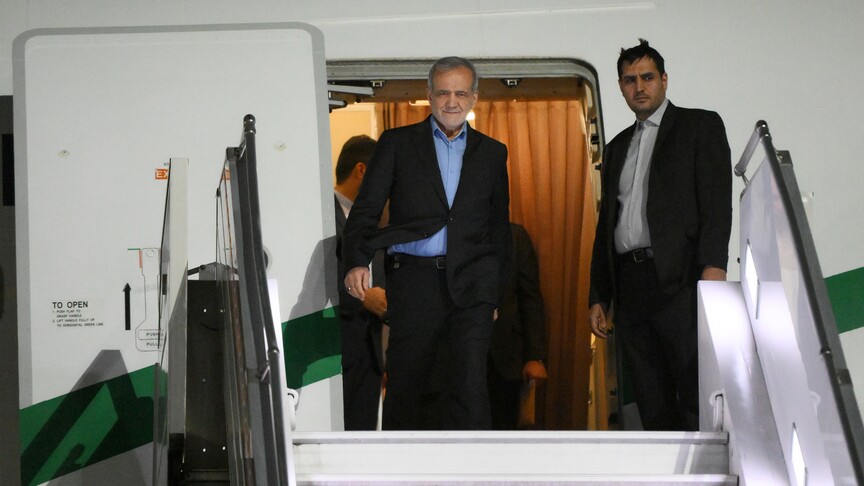 presidenti-iranian-mberrin-ne-pakistan-ne-udhetimin-e-pare-jashte-vendit-qe-nga-lufta-me-shba-ne-dhe-izraelin