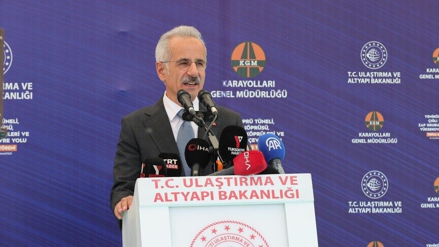 turqia:-deri-me-tani-11-anije-ne-pronesi-turke-kane-kaluar-te-sigurta-permes-ngushtices-se-hormuzit