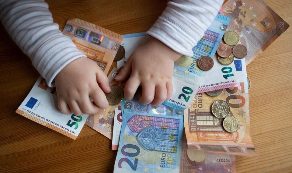 mbi-405-mije-perfitues-te-shtesave-per-femije-ne-kosove