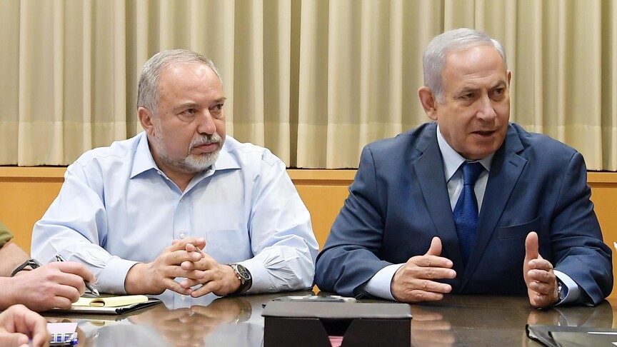 lideri-i-opozites-izraelite:-netanyahu-po-e-fut-izraelin-ne-lufte-civile-vetem-per-te-qendruar-ne-pushtet