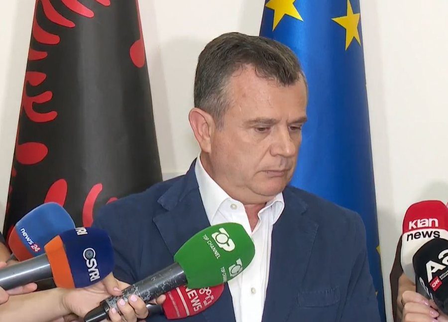 tragjikomiket-qe-i-ben-me-turp-prestigji-i-dritan-goxhajt