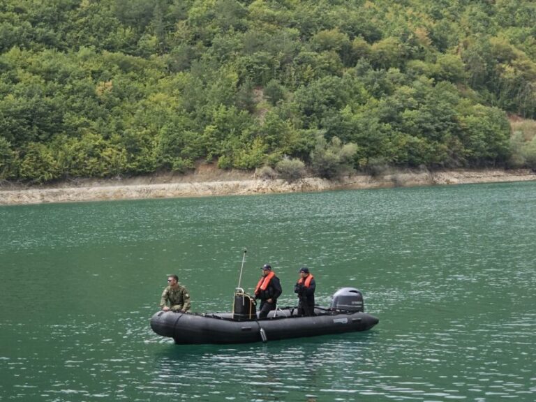 zhduket-nje-person-ne-liqenin-e-batllaves,-fsk-nis-operacionin-e-kerkim-shpetimit