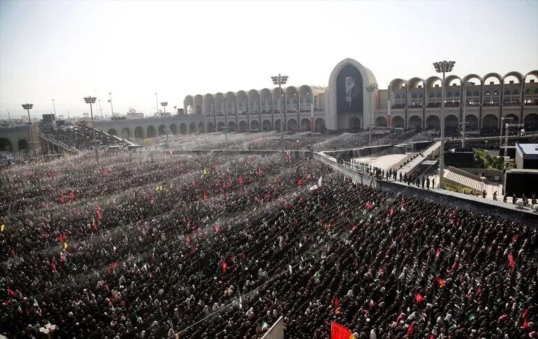 iran,-falet-ne-mase-namazi-i-xhenazes-per-ish-liderin-suprem-khamenei