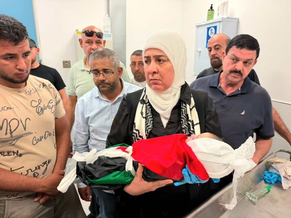 foshnja-4-muajshe-humb-jeten-pasi-u-pengua-te-kalonte-ne-spital-ne-nje-postbllok-izraelit