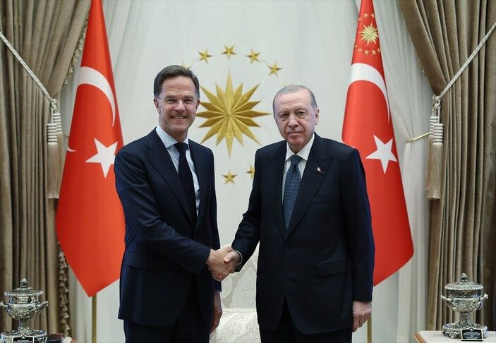 presidenti-turk-pret-shefin-e-nato-s-ne-ankara