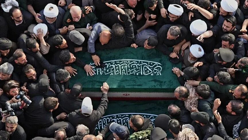 trupi-i-udheheqesit-suprem-te-vrare-iranian-mberrin-ne-irak-perpara-procesionit-mortor