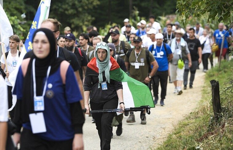 fillon-“marshi-i-paqes”,-mbi-6.300-pjesemarres-nderojne-viktimat-e-gjenocidit-ne-srebrenice