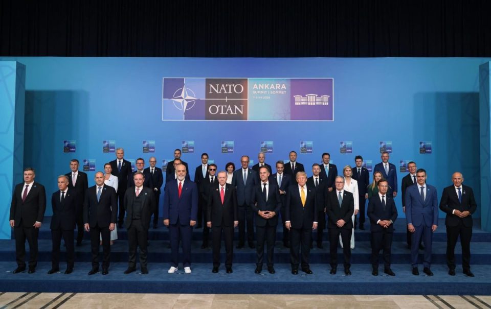 fotoja-e-samitit:-beri-nje-levizje-qe-e-nxorri-qesharak,-rama-retushon-veten