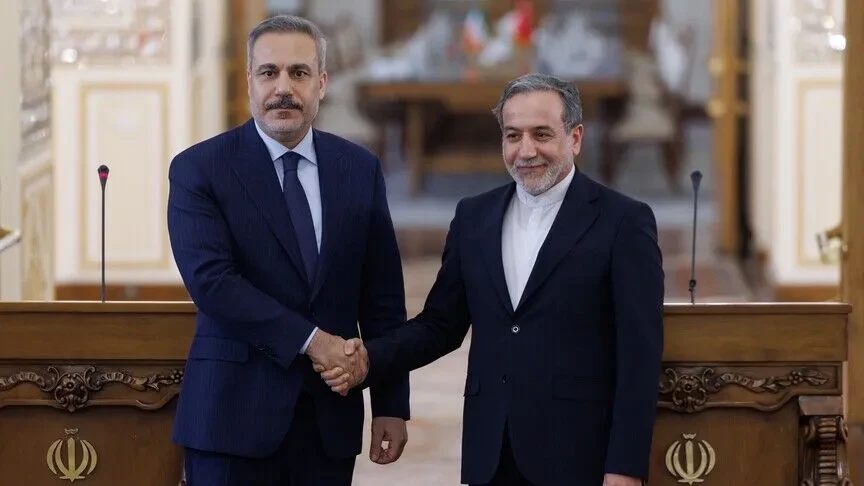 ministri-i-jashtem-turk-dhe-homologu-iranian-diskutojne-zhvillimet-rajonale-dhe-armepushimin