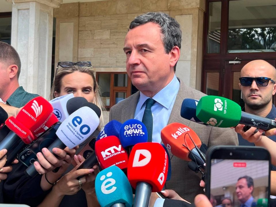 kurti-pas-takimit-me-hamzen:-per-qeverisjen-pergjegjesia-bie-mbi-ne,-per-presidentin-te-gjithe-kemi-pergjegjesi