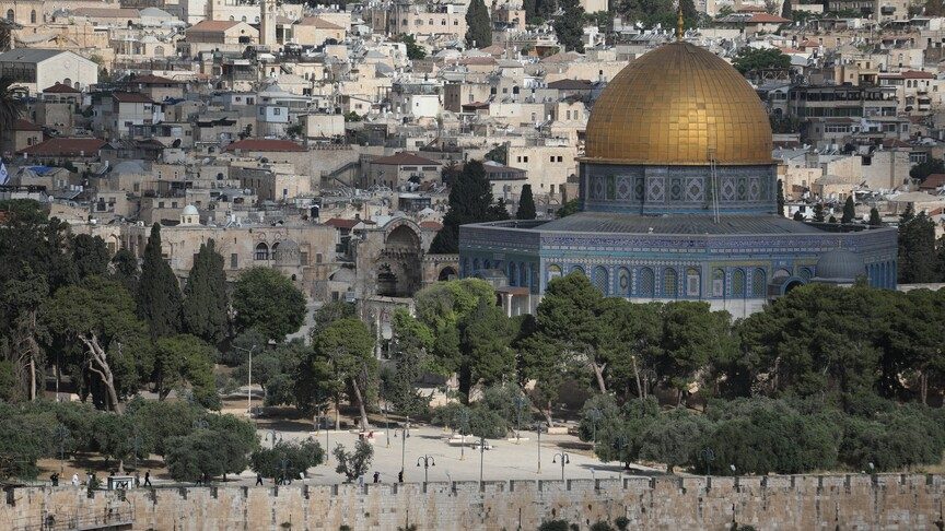 izraeli-arreston-myftiun-e-madh-te-kudsit,-i-ndalon-hyrjen-ne-xhamine-al-aksa-per-nje-jave
