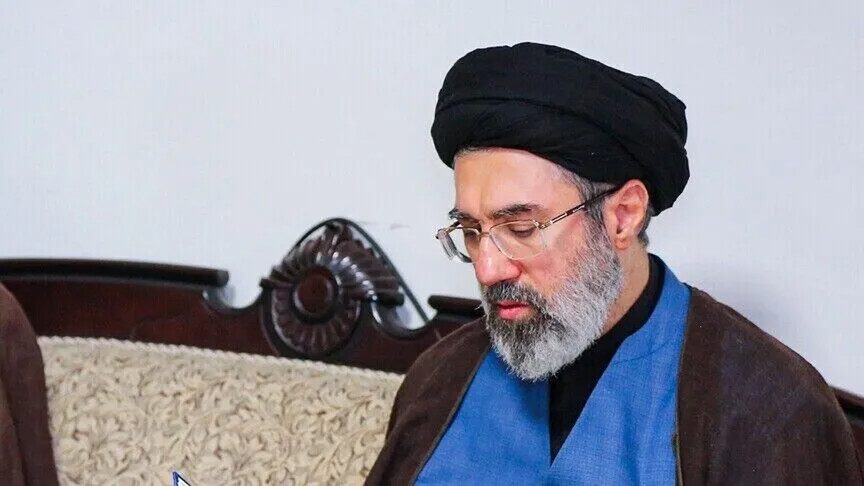 udheheqesi-suprem-i-iranit-zotohet-te-hakmerret-per-paraardhesin-e-vrare-ali-khamenei