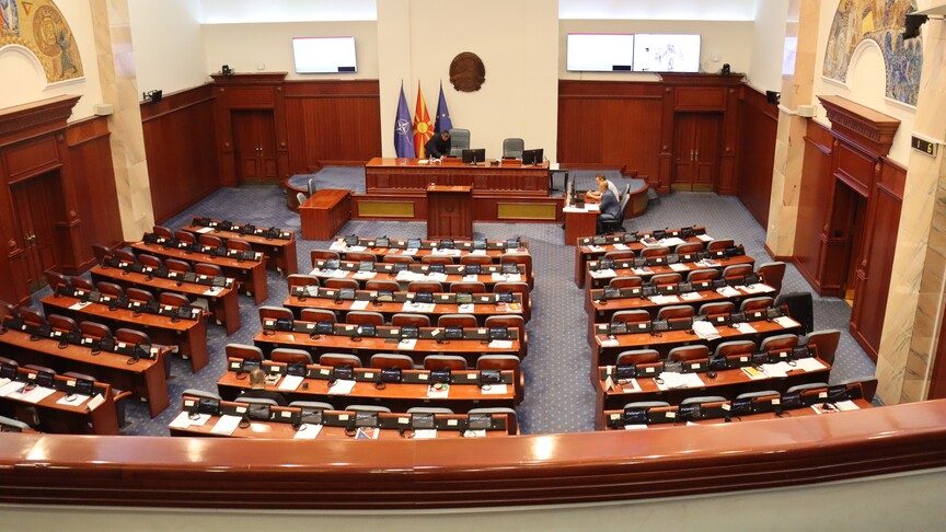 kuvendi-i-maqedonise-se-veriut-shkarkoi-ministrat-ne-kuader-te-ndryshimeve-ne-qeveri