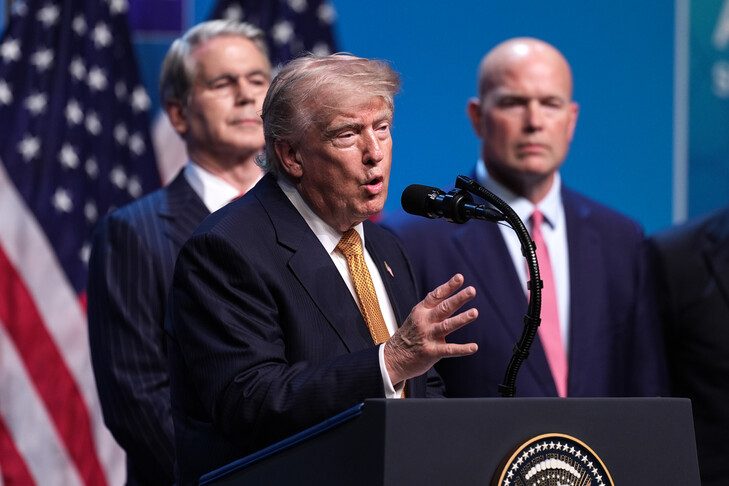 trump-njofton-“bllokaden-iraniane”,-propozon-tarife-20-per-qind-per-ngarkesat-ne-ngushticen-e-hormuzit