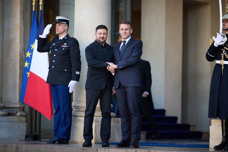 zelenskyy-dhe-macron-diskutojne-forcimin-e-ukraines-para-takimit-te-“koalicionit-te-te-gatshmeve”
