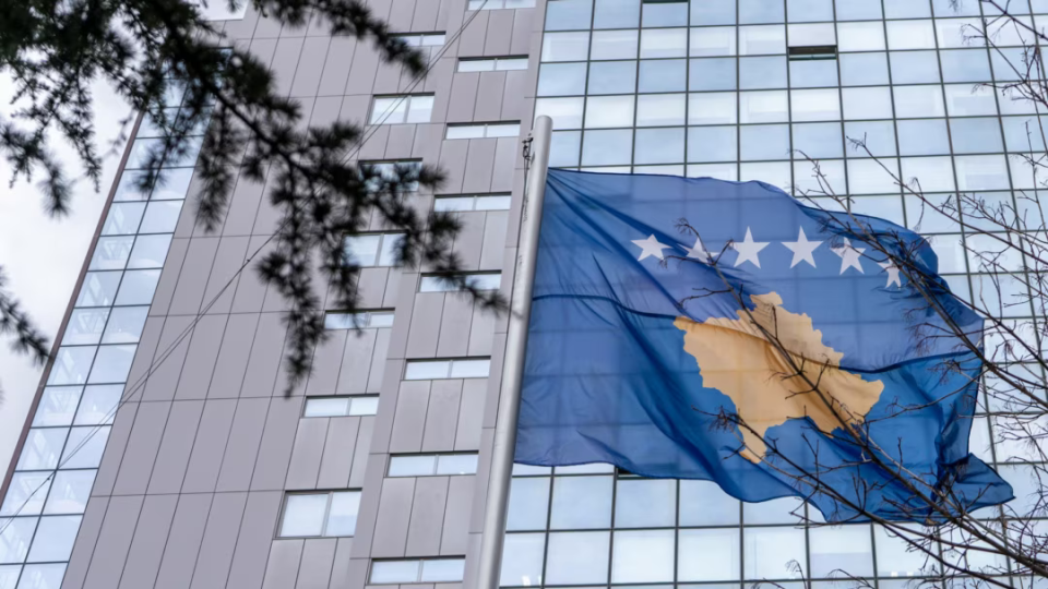 gjysma-e-fuqise-punetore-mund-te-humbase:-sfida-qe-pret-kosoven