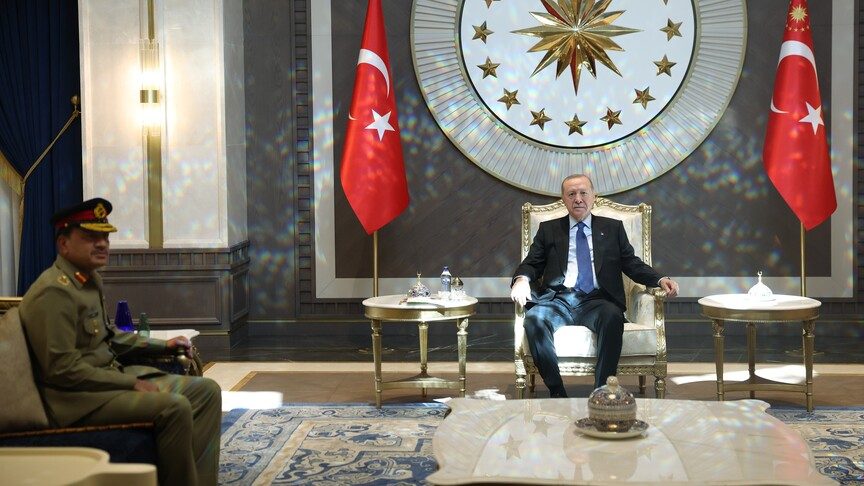 presidenti-erdogan-pret-ne-takim-shefin-e-ushtrise-se-pakistanit-ne-ankara