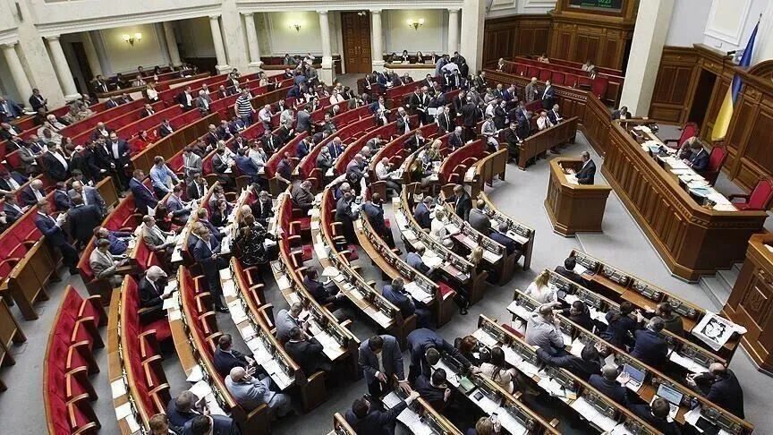 parlamenti-i-ukraines-voton-per-te-zgjatur-gjendjen-e-jashtezakonshme-dhe-mobilizimin-per-90-dite-te-tjera