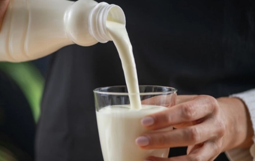a-duhet-te-pini-kefir-cdo-dite?-nutricionisti-shpjegon-perfitimet-dhe-sasine-e-rekomanduar