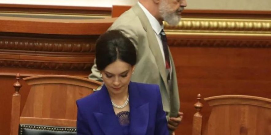 elisa:-si-duhet-te-jete-nje-shqiperi-e-re-pa-edin…