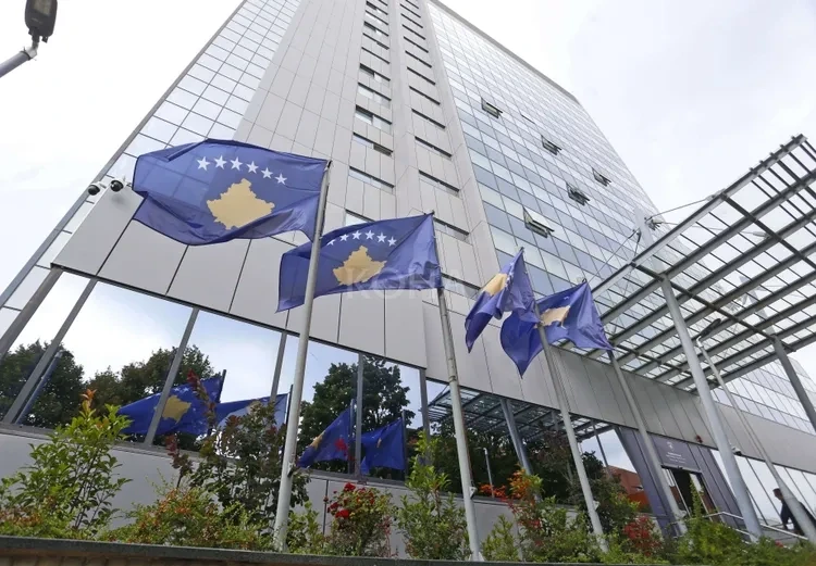 kosova-serish-ne-vendnumero:-fondet,-reformat-dhe-ekonomia-ne-rrezik