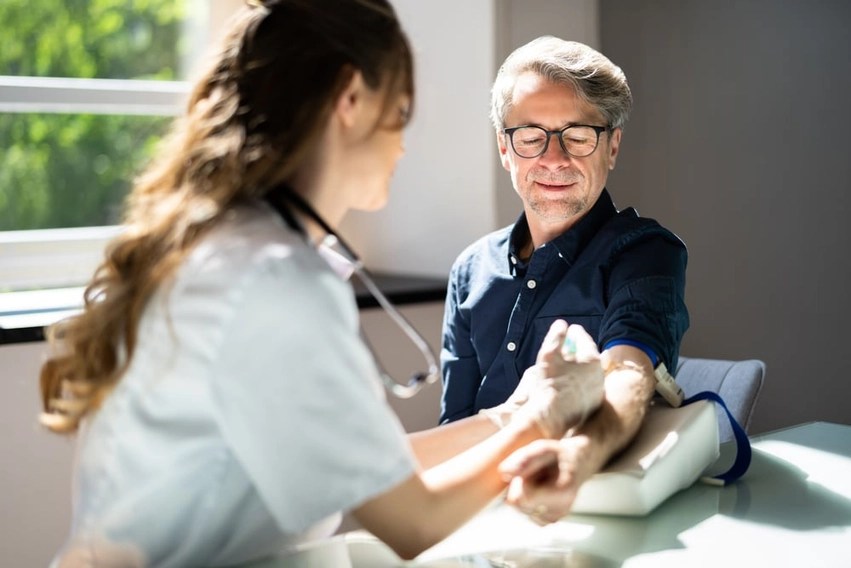 nje-analize-e-re-gjaku-mund-te-parashikoje-rrezikun-per-semundjen-alzheimer