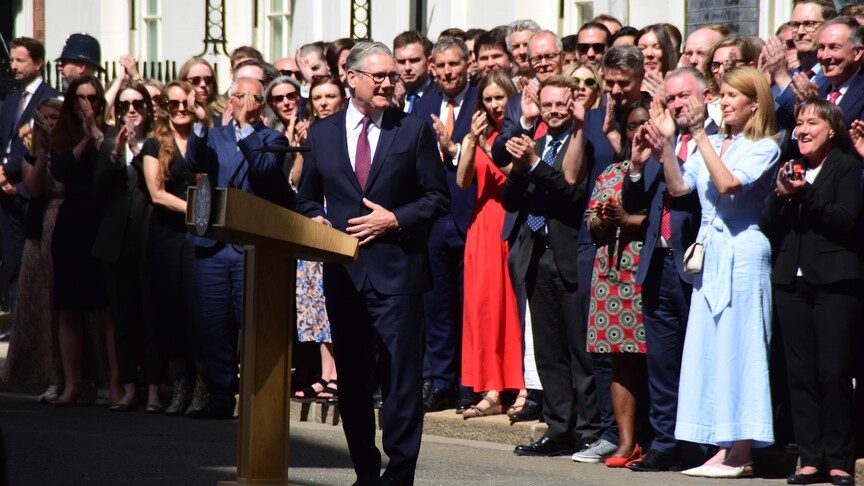 keir-starmer-jep-zyrtarisht-doreheqjen-si-kryeminister-i-britanise-se-madhe
